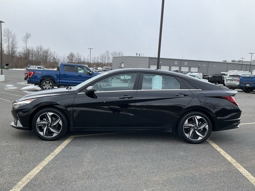 Used 2023 Hyundai Elantra Limited image 27
