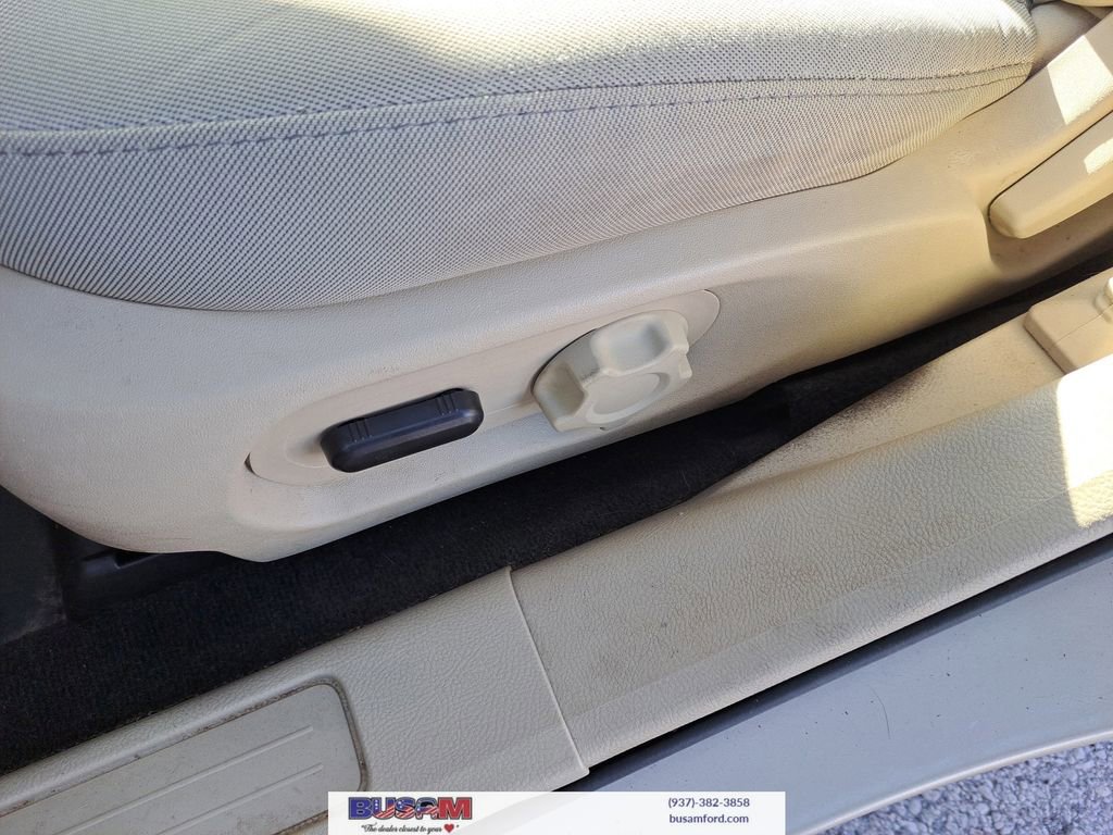 Used 2017 Ford Taurus SE FWD image 12