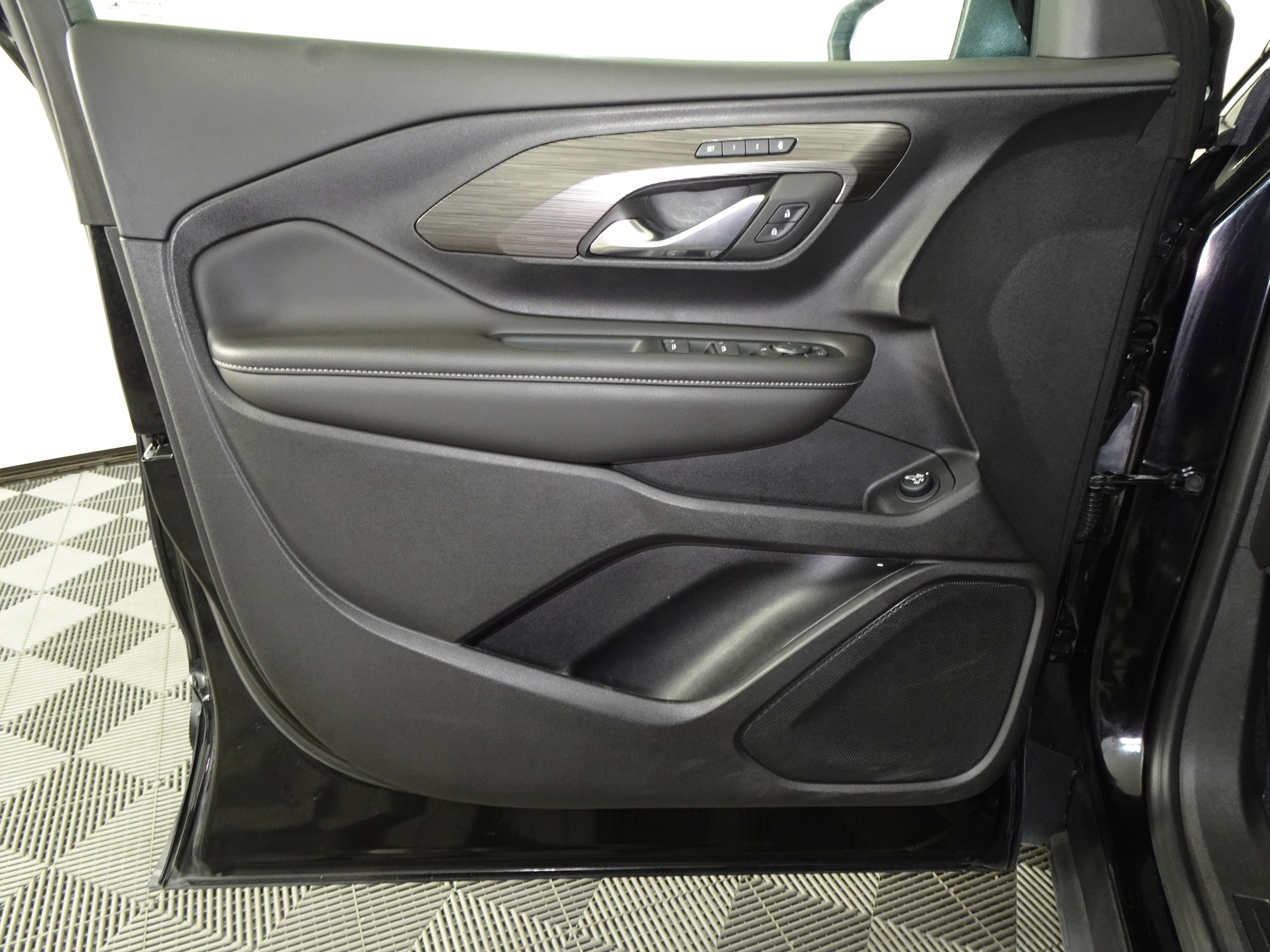 Used 2023 GMC Terrain SLT w/ LPO, Floor Liner Package image 46