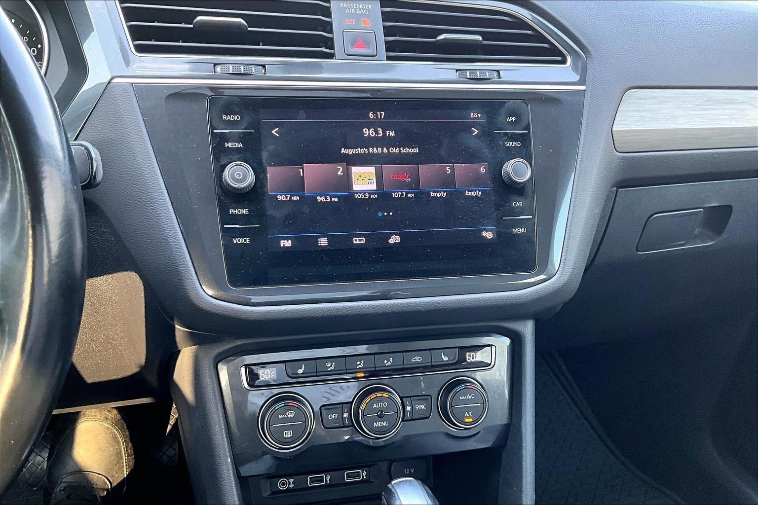 Used 2018 Volkswagen Tiguan SE FWD image 9