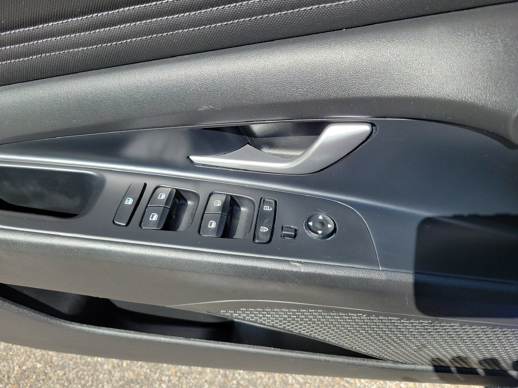 Used 2023 Hyundai Elantra Limited FWD image 30
