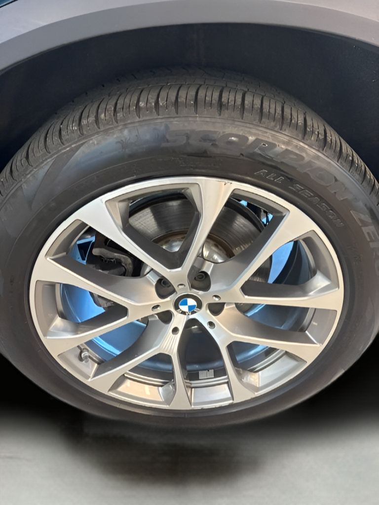 Used 2025 BMW X5 xDrive40i w/ Premium Package AWD/4WD image 6