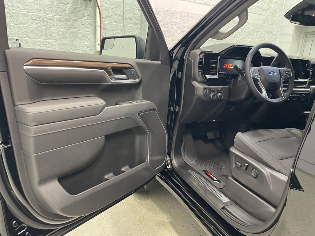 New 2026 Chevrolet Silverado 1500 RST AWD/4WD image 14
