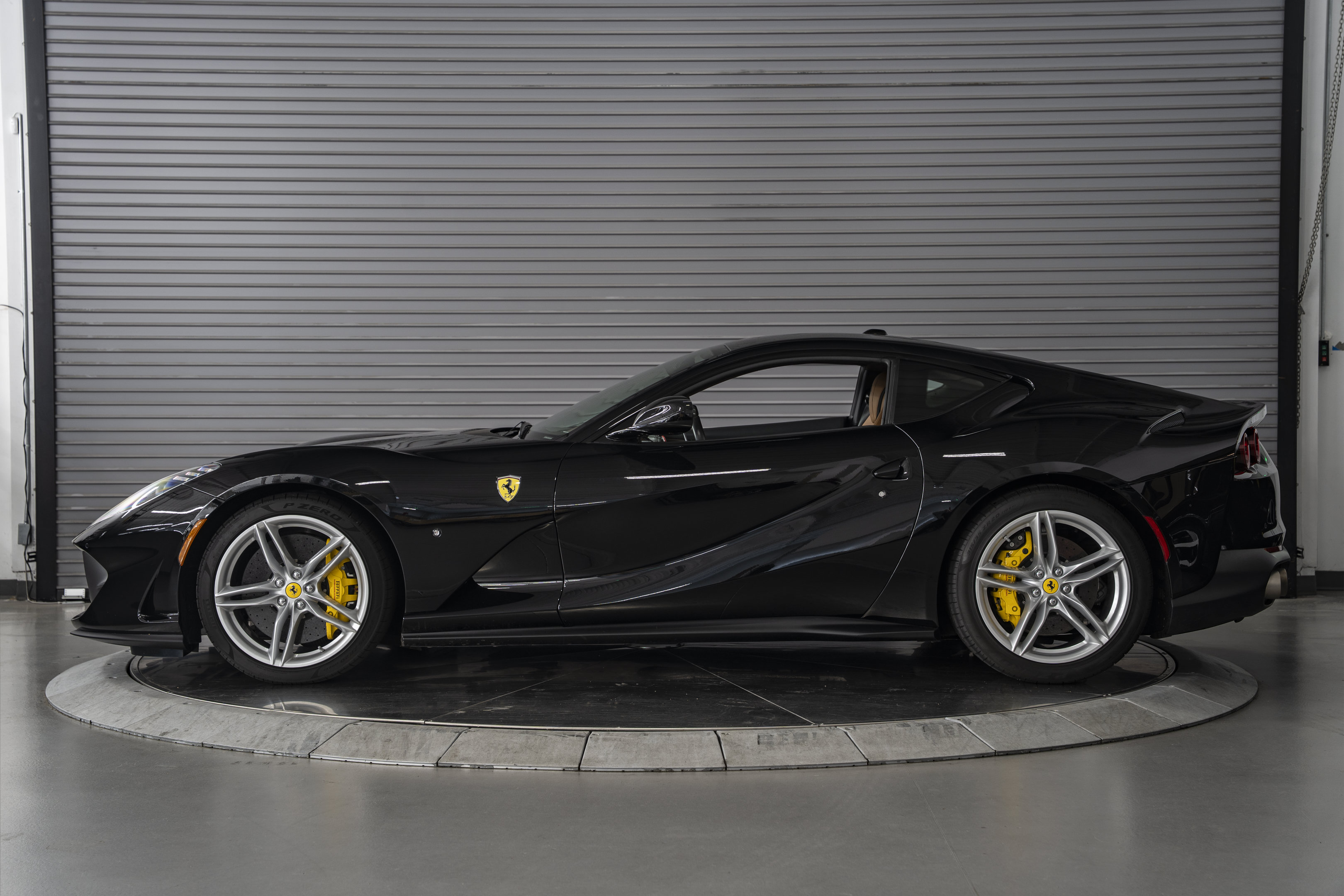 Used 2019 Ferrari 812 Superfast RWD image 2