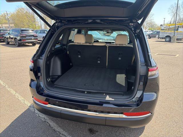Certified 2024 Jeep Grand Cherokee Limited AWD/4WD image 18