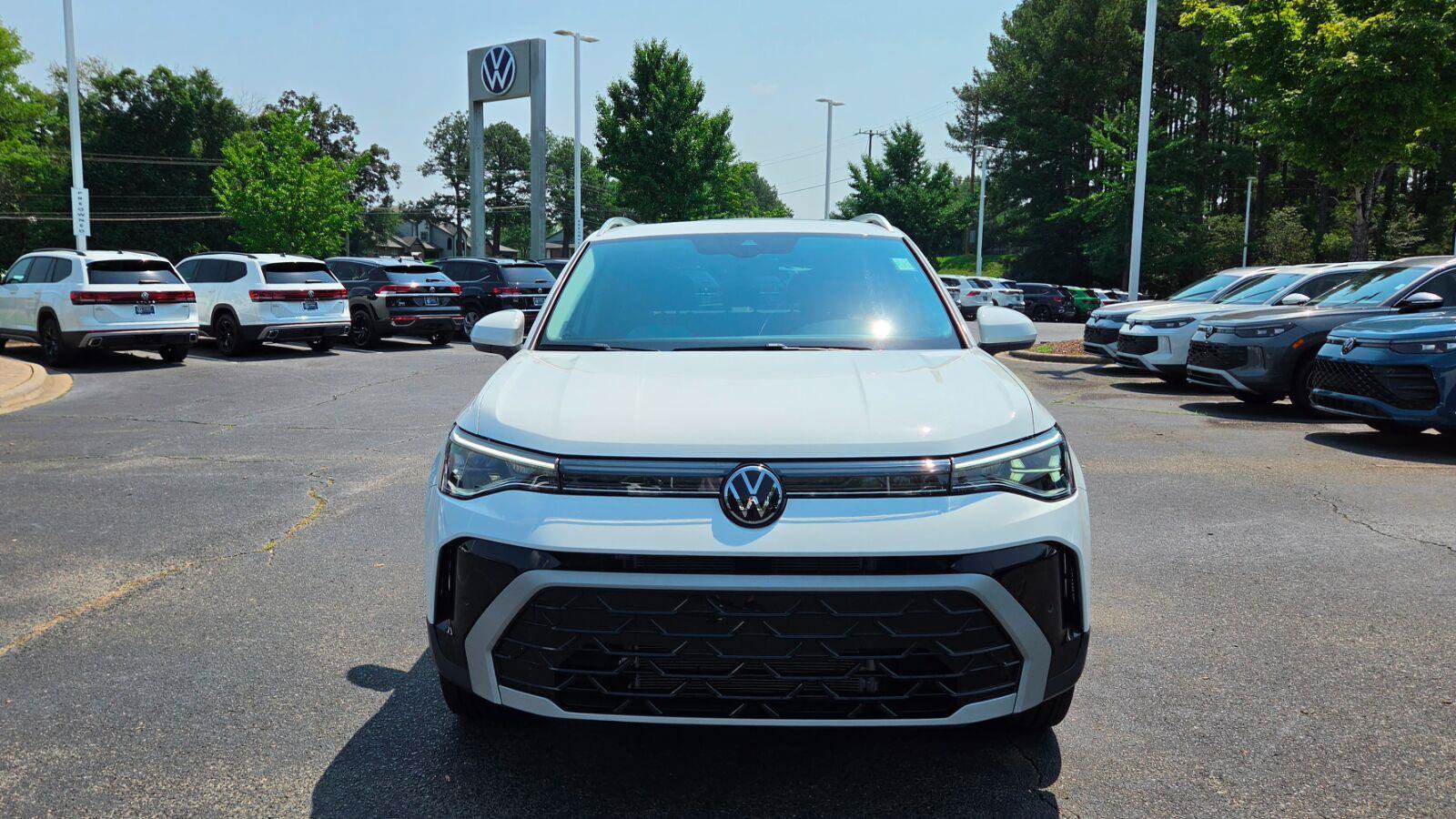 Used 2025 Volkswagen Taos SEL AWD/4WD image 8