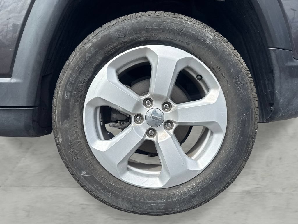 Used 2020 Jeep Compass Latitude w/ Advanced Safety Group FWD image 19