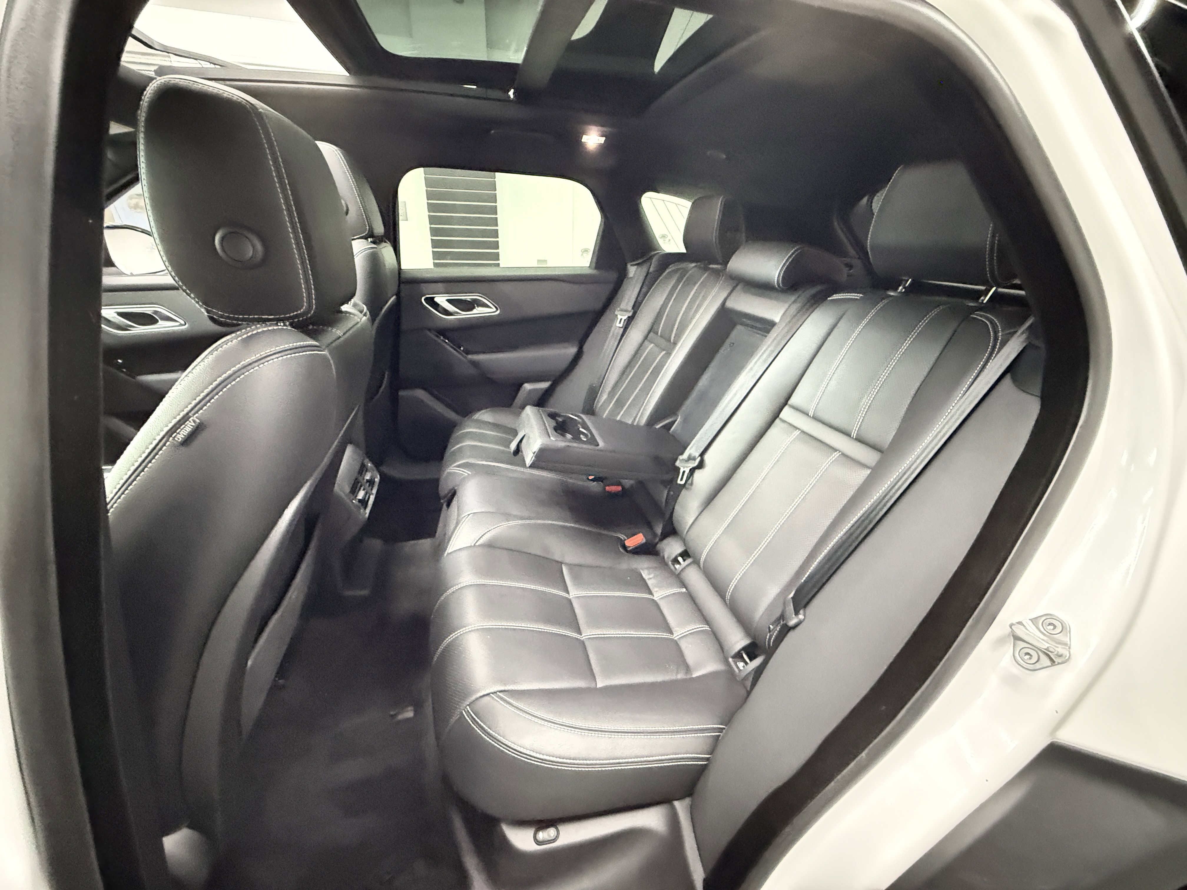 Used 2023 Land Rover Range Rover Velar R-Dynamic S image 28