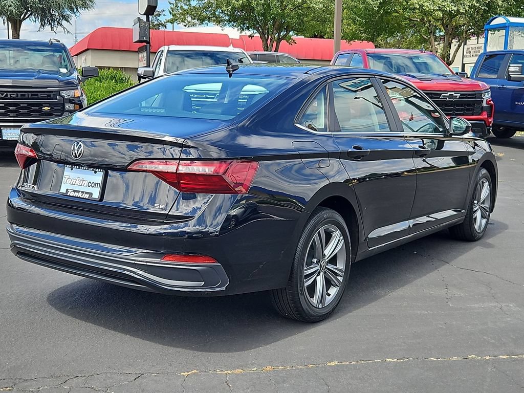 Used 2024 Volkswagen Jetta SE FWD image 6