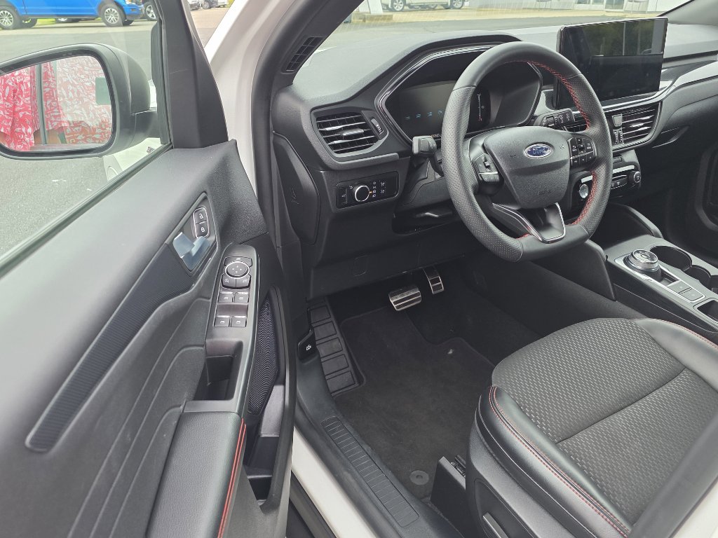 Used 2024 Ford Escape ST-Line w/ Tech Pack #1 image 10
