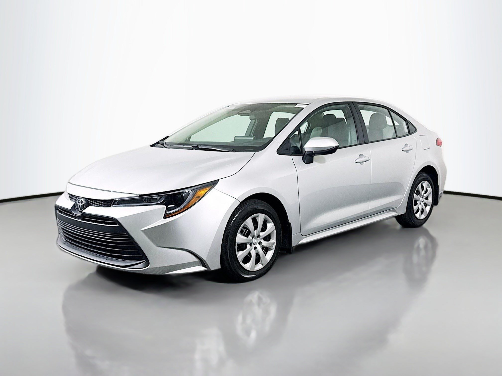 Used 2026 Toyota Corolla LE FWD image 4