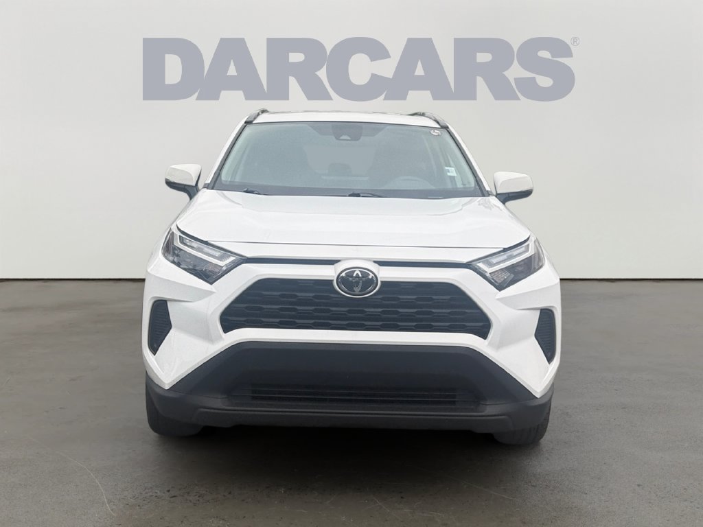 Used 2025 Toyota RAV4 XLE AWD/4WD image 2
