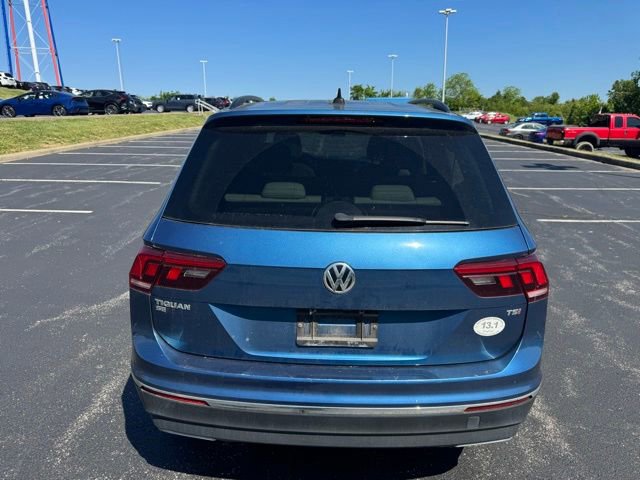 Used 2018 Volkswagen Tiguan SE w/ Panoramic Sunroof Package FWD image 4