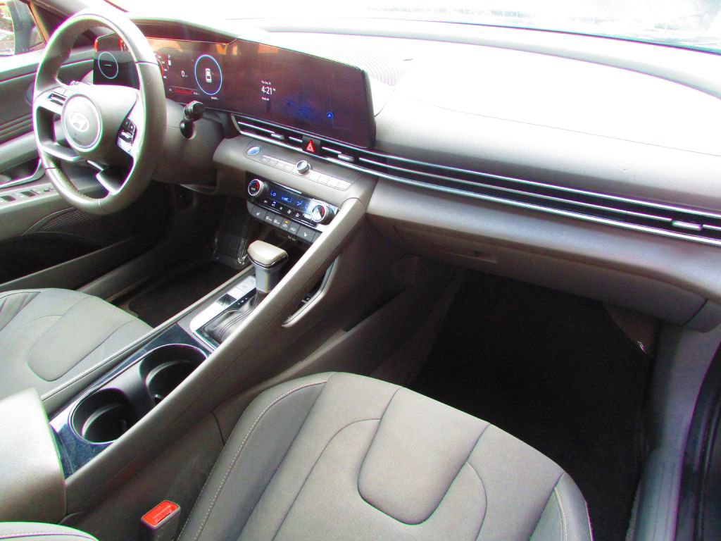 Used 2024 Hyundai Elantra SEL w/ Convenience Package image 14