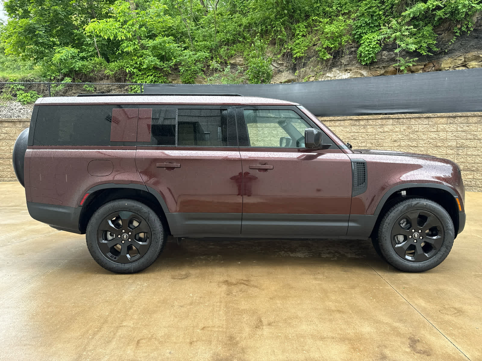 Used 2025 Land Rover Defender 130 S image 7