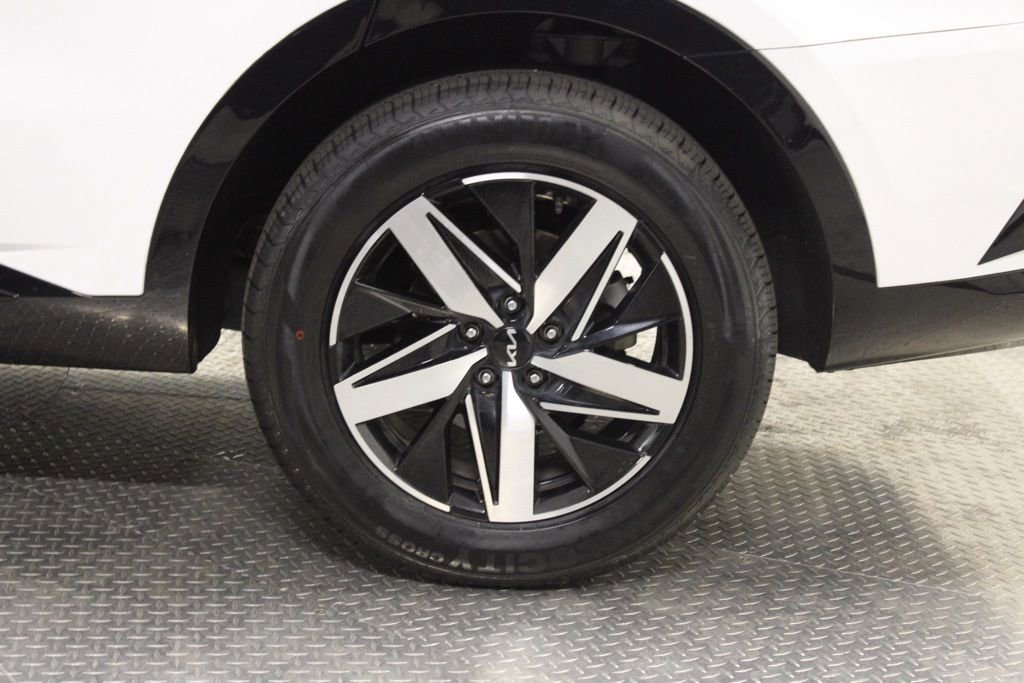 Used 2023 Kia Sorento S w/ Panoramic Sunroof Package FWD image 17