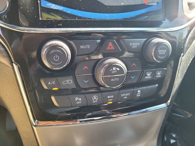 Certified 2022 Jeep Grand Cherokee Laredo X AWD/4WD image 19