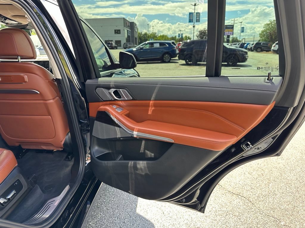Used 2023 BMW X7 xDrive40i w/ Premium Package AWD/4WD image 24