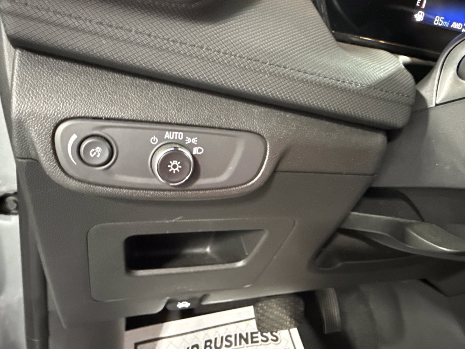 Used 2025 Chevrolet TrailBlazer LT AWD/4WD image 37
