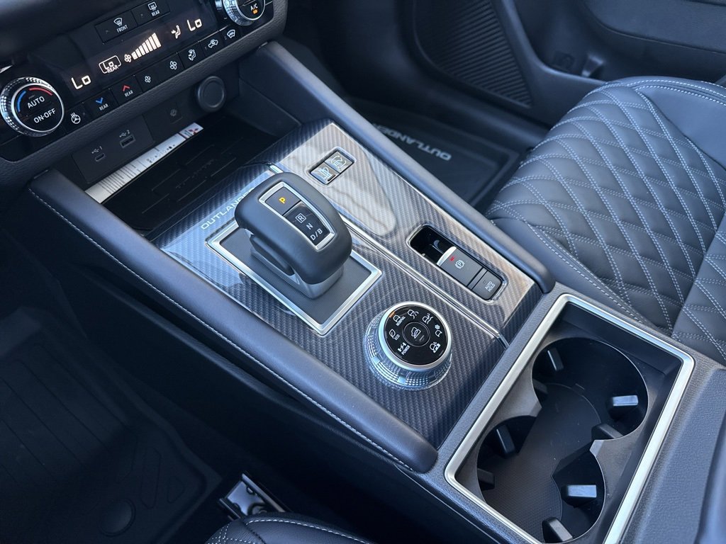 New 2025 Mitsubishi Outlander SEL image 19