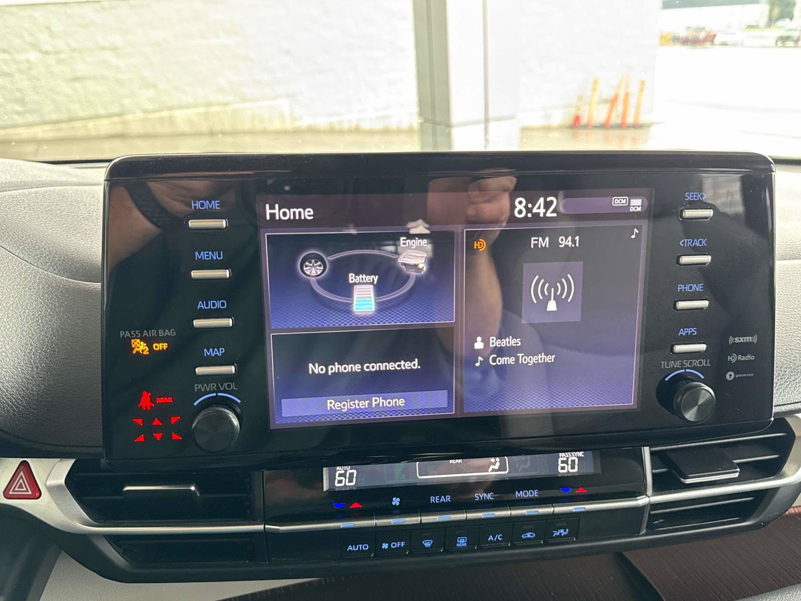 Used 2024 Toyota Sienna LE AWD/4WD image 23