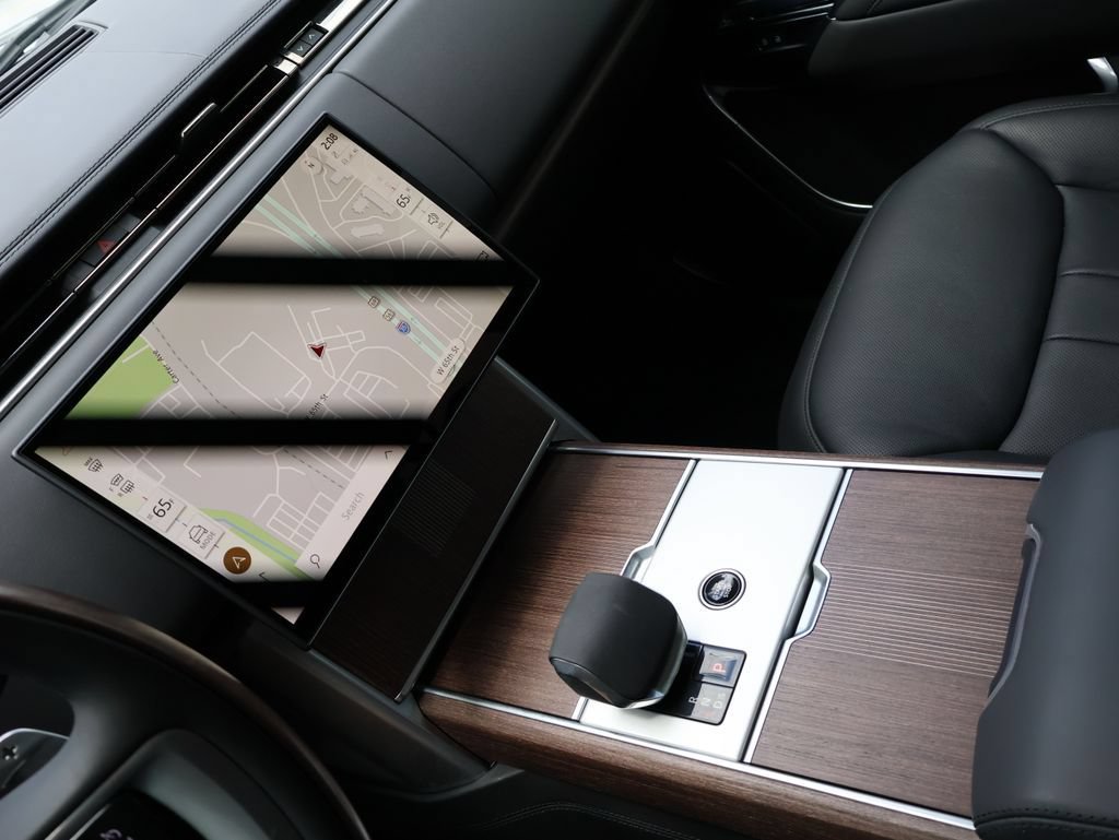Certified 2025 Land Rover Range Rover Autobiography AWD/4WD image 23