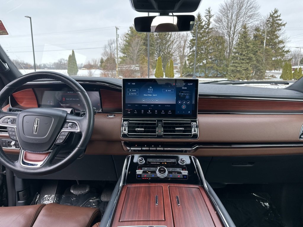 Used 2022 Lincoln Navigator Reserve image 12