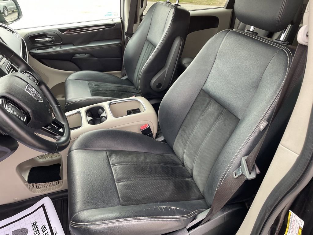 Used 2017 Dodge Grand Caravan SXT image 11