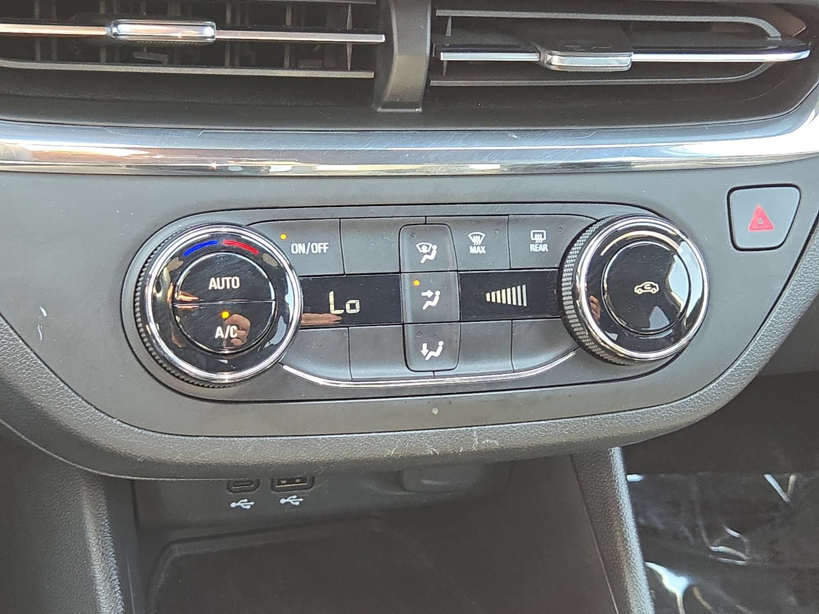 Used 2025 Buick Envista Sport Touring FWD image 28