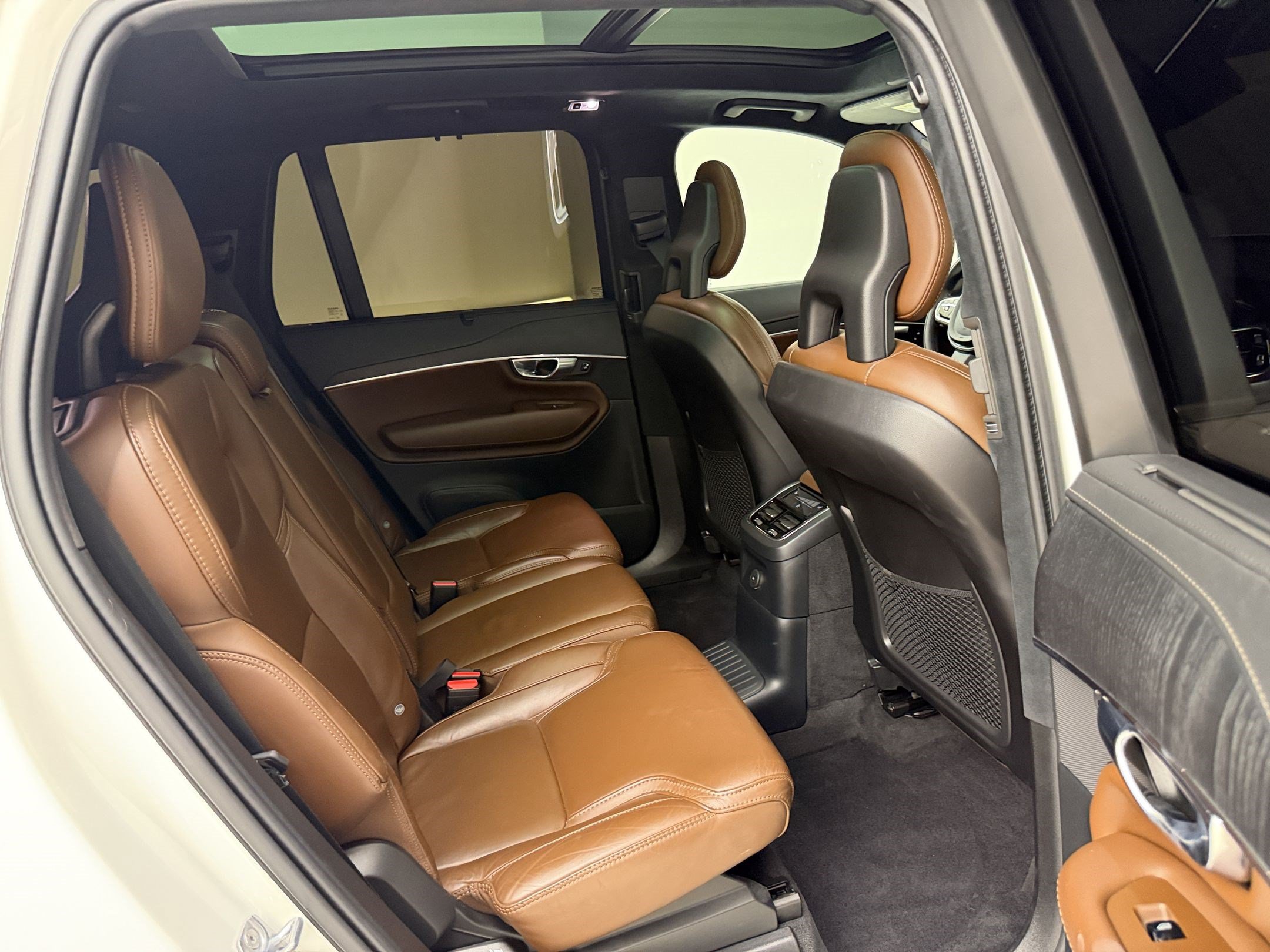 Used 2022 Volvo XC90 T8 Inscription AWD/4WD image 30
