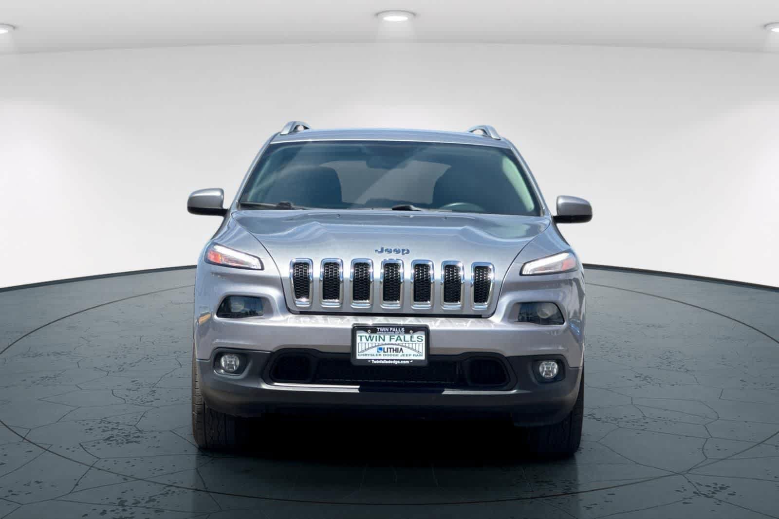 Used 2017 Jeep Cherokee Latitude w/ True North Edition AWD/4WD image 10