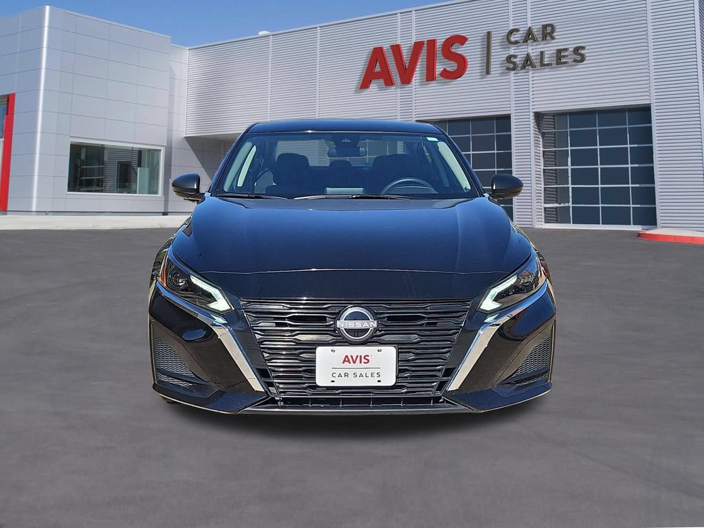 Used 2025 Nissan Altima 2.5 SV FWD image 2