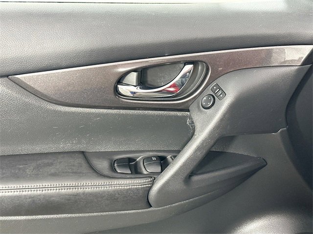 Used 2018 Nissan Rogue SV image 24