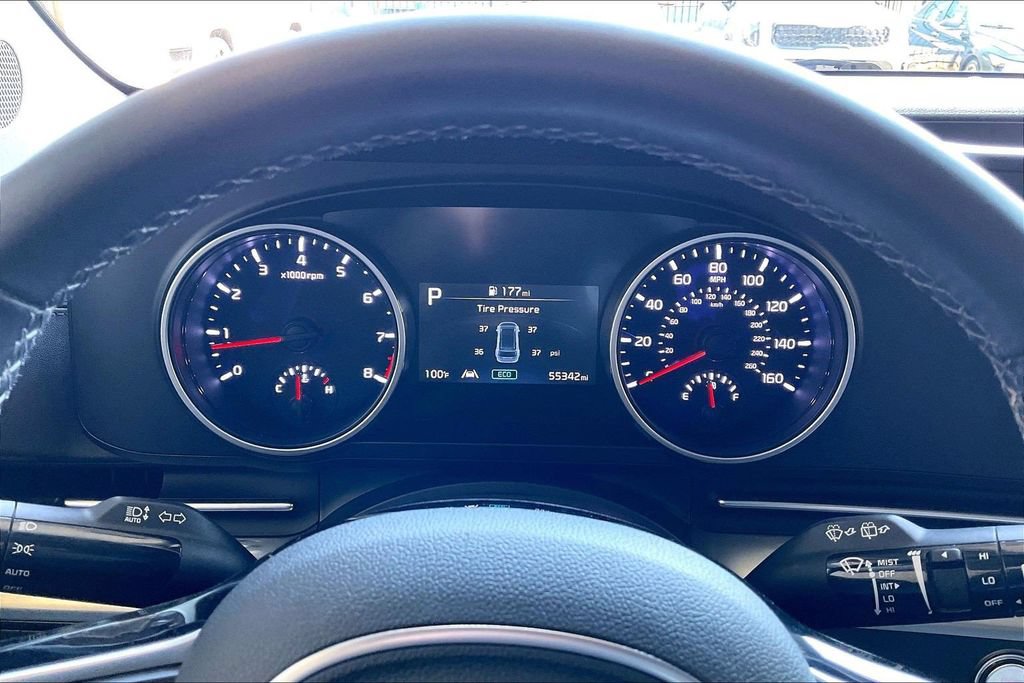 Used 2024 Kia Carnival LX FWD image 19