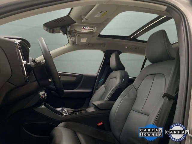 Used 2025 Volvo XC40 B5 Plus image 27