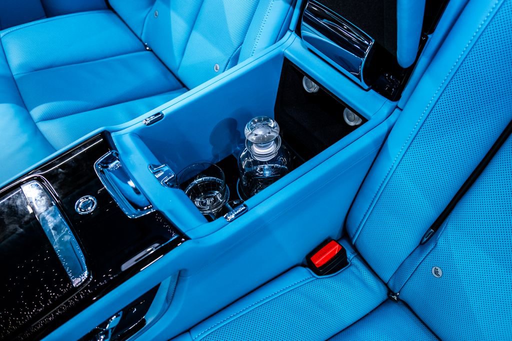 Used 2025 Rolls-Royce Phantom Sedan RWD image 43