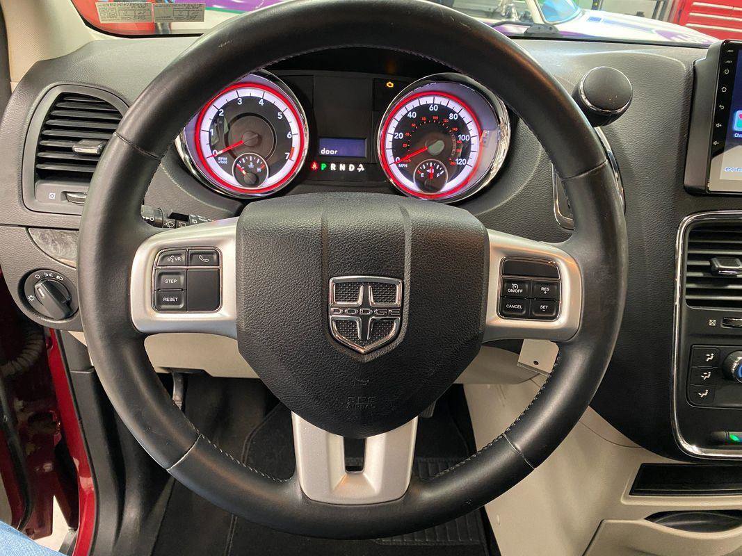 Used 2014 Dodge Grand Caravan American Value Package w/ UConnect Hands-Free Group image 25