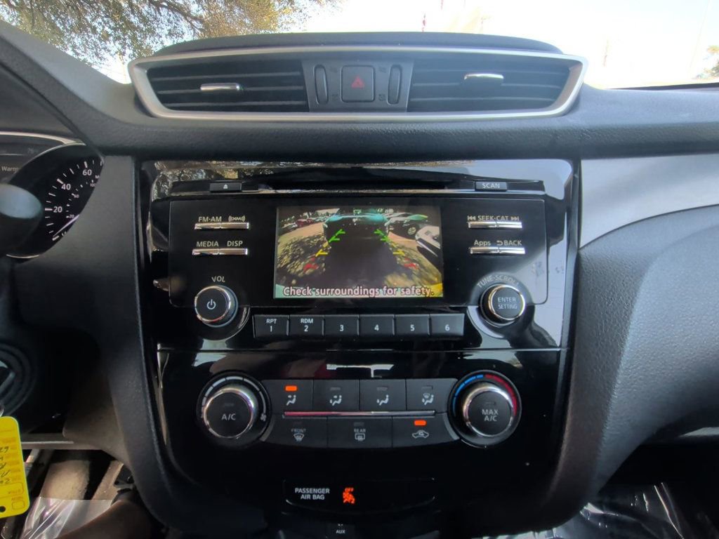 Used 2016 Nissan Rogue S w/ Appearance Package FWD image 18