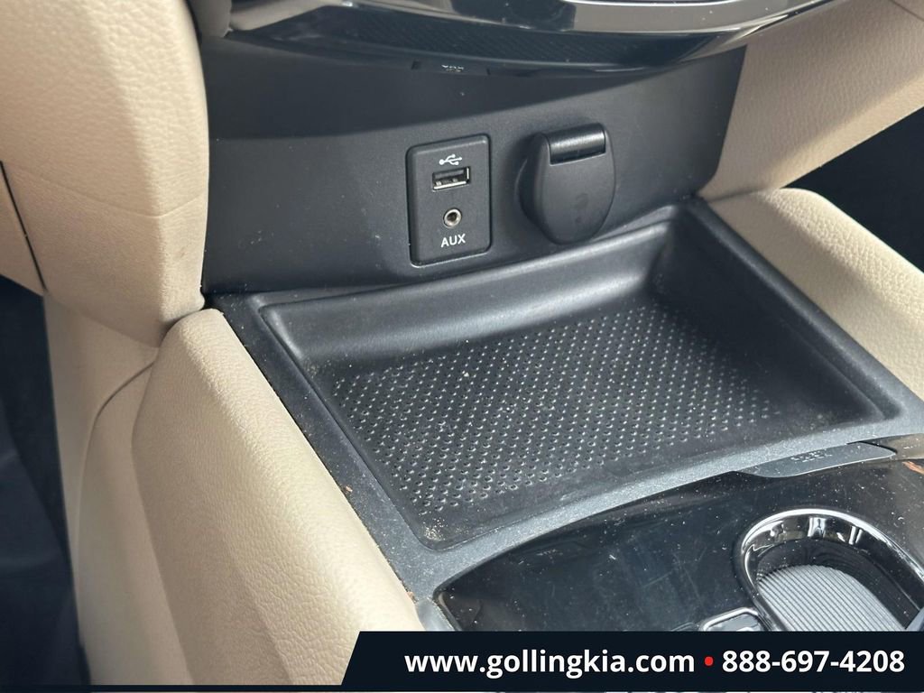Used 2016 Nissan Rogue SV FWD image 25