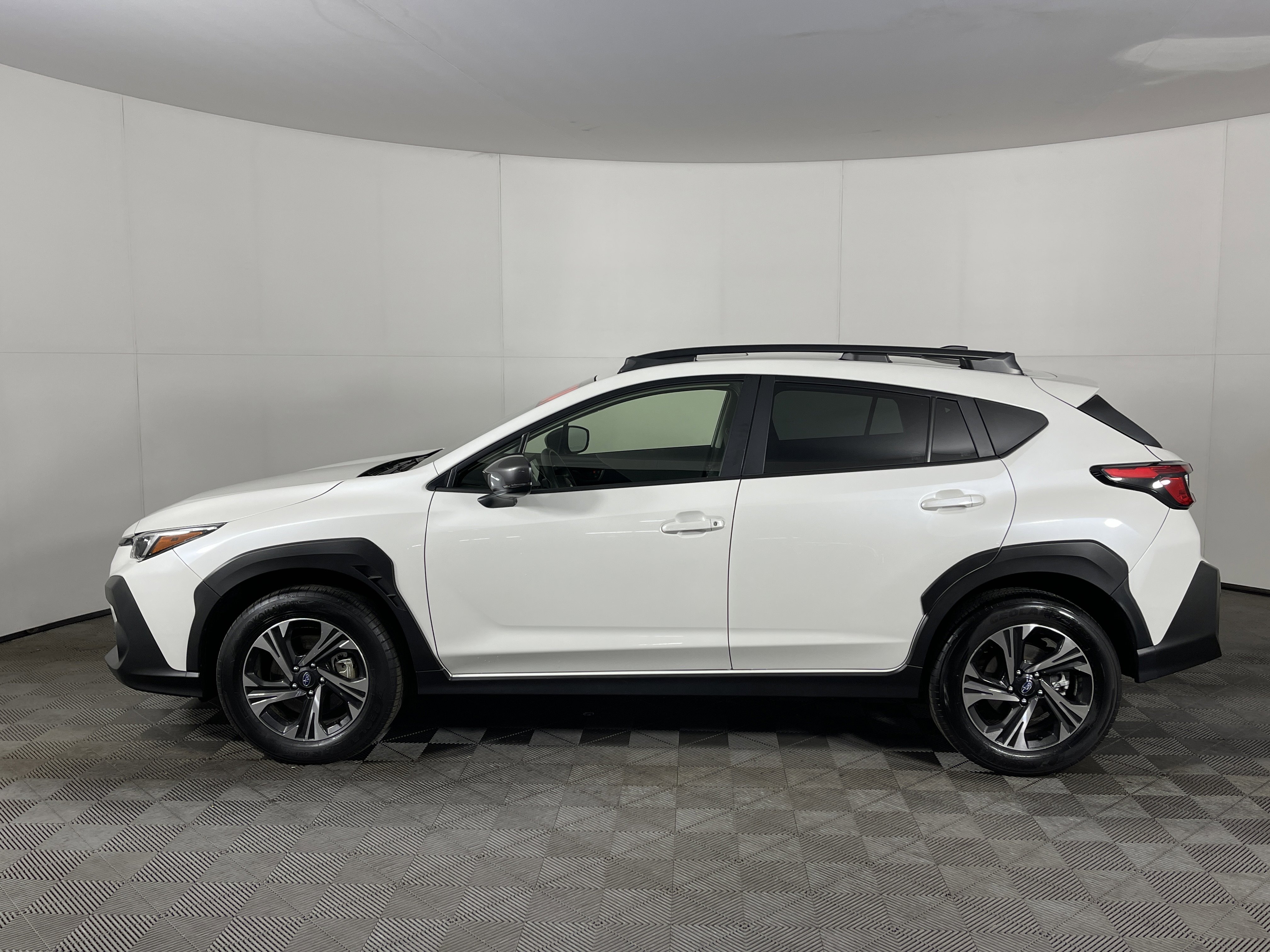 Used 2024 Subaru Crosstrek 2.0i Premium image 3