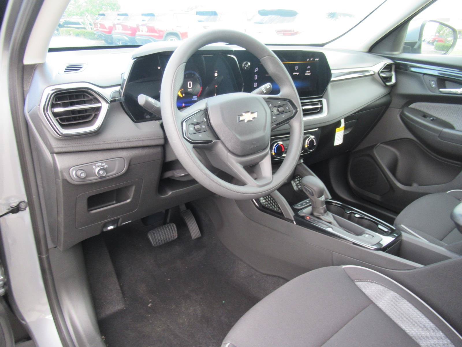 New 2026 Chevrolet TrailBlazer LT w/ Driver Confidence Package FWD image 18