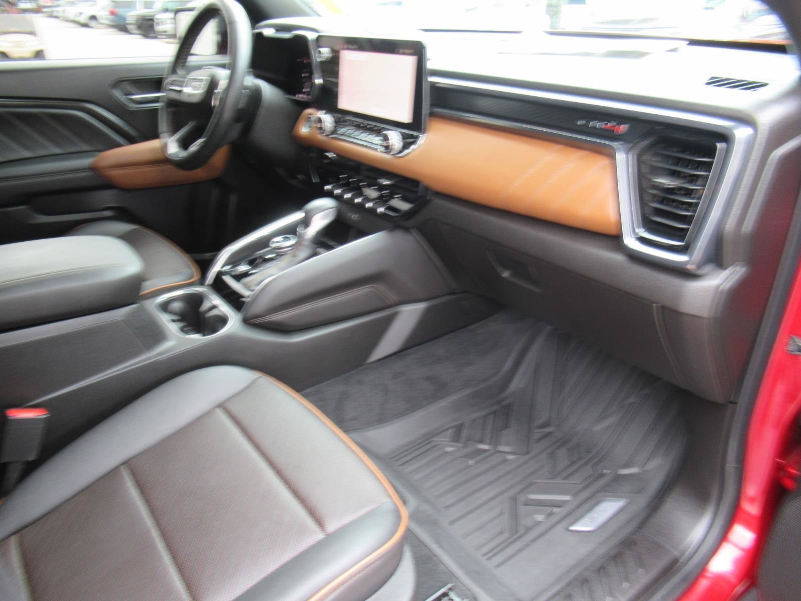 Used 2023 GMC Canyon AT4 w/ AT4 Premium Package AWD/4WD image 12