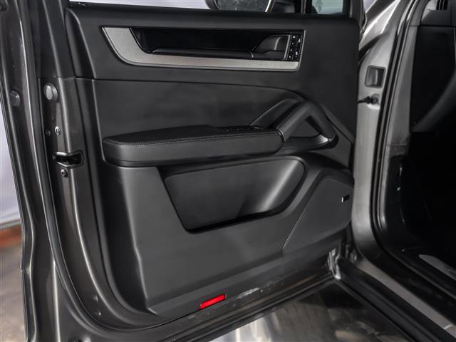 Certified 2025 Porsche Cayenne Coupe AWD/4WD image 23