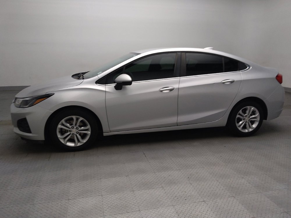 Used 2019 Chevrolet Cruze LT w/ Convenience Package FWD image 2