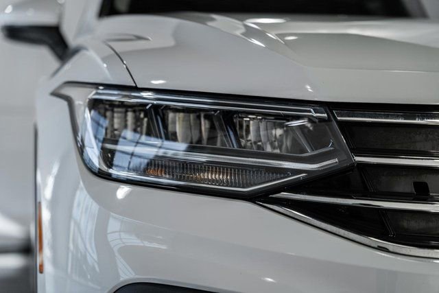 Used 2022 Volkswagen Tiguan SE w/ Panoramic Sunroof Package image 12