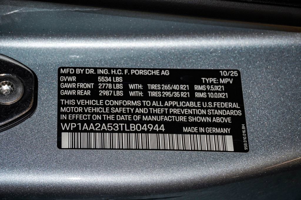 Certified 2026 Porsche Macan AWD/4WD image 30