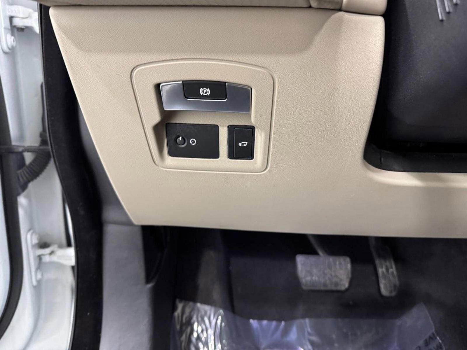 Used 2019 Land Rover Range Rover Velar S image 29