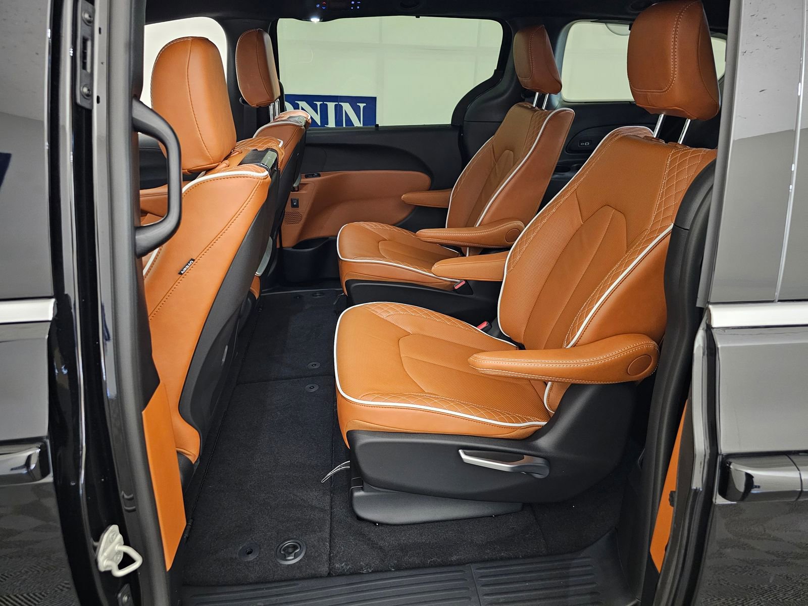 New 2026 Chrysler Pacifica Pinnacle AWD/4WD image 37