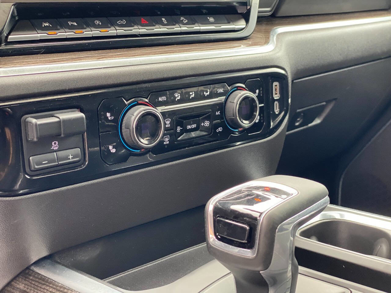 Used 2025 Chevrolet Silverado 1500 LT Trail Boss w/ LT Trail Boss Premium Package image 10