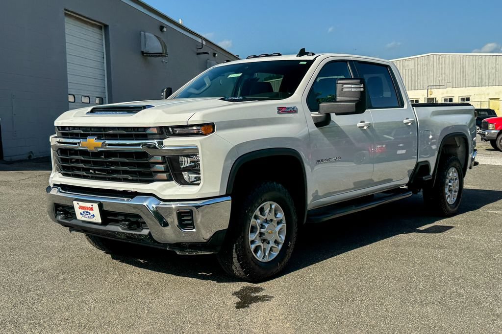 Used 2024 Chevrolet Silverado 2500 LT AWD/4WD image 7